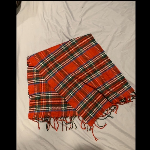Extremely Soft UO Scarf! - Picture 2 of 5